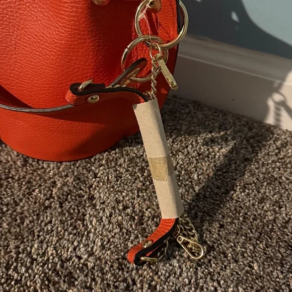 🧡NWT🧡Diva Vibrant Orange Leather Bucket Bag - Picture 3 of 7